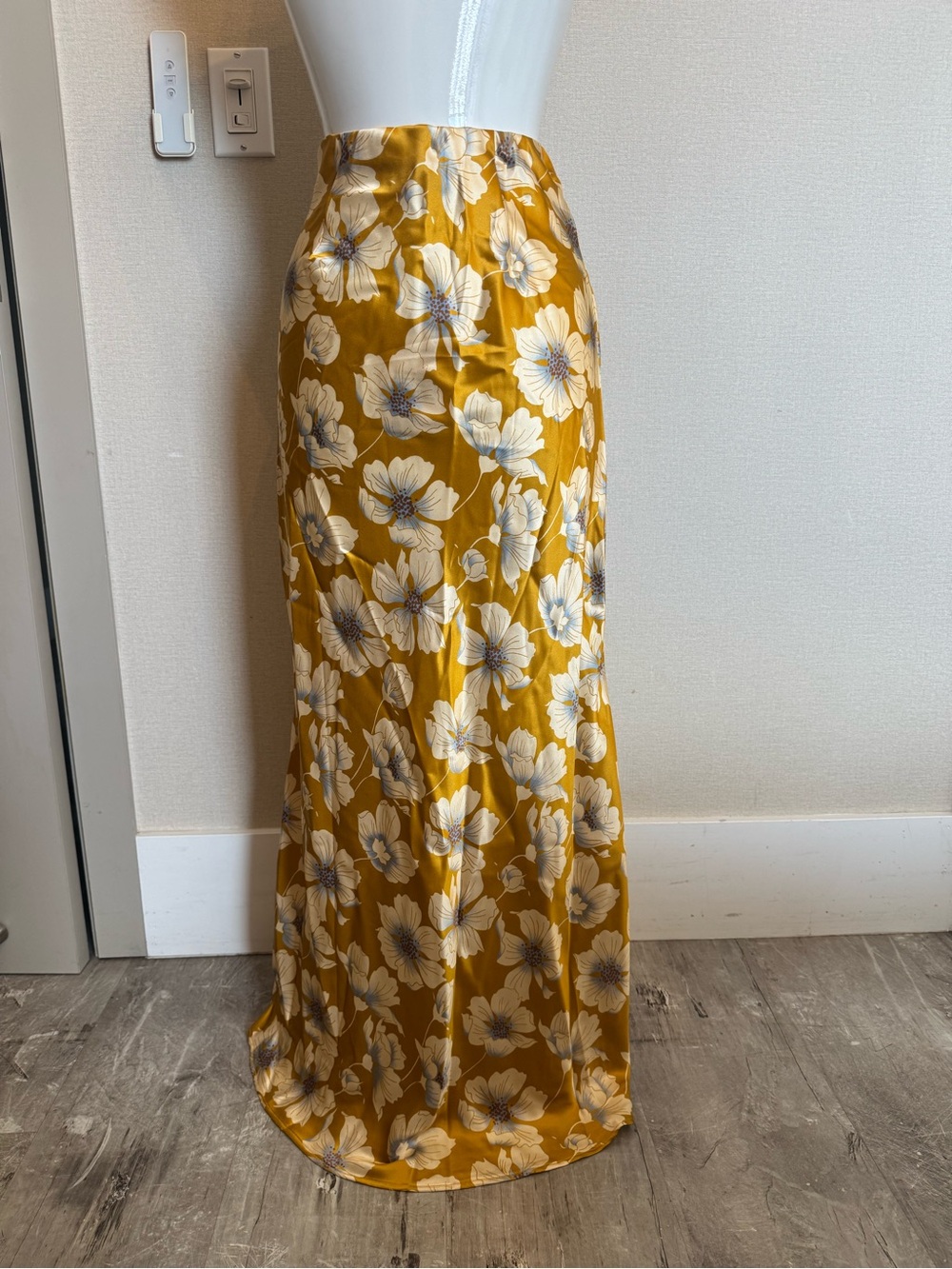 Reformation Petites Bella Silk Skirt Orange - Size XSP - Picture 4 of 7